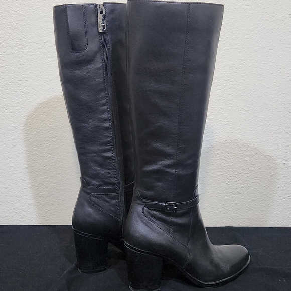 Black Leather Knee-High Boots - Picture 5 of 10